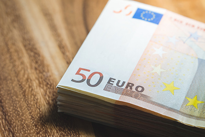 信用卡逾期一年，如何查询网络通缉信息？